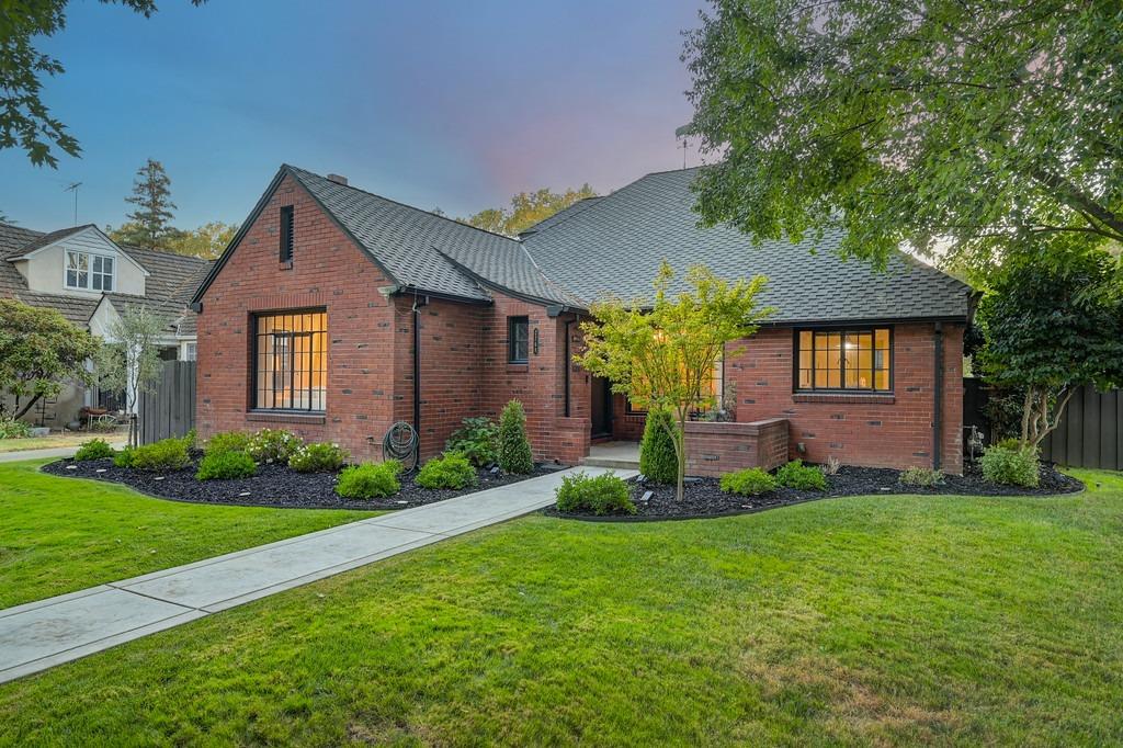 2768 Land Park Drive