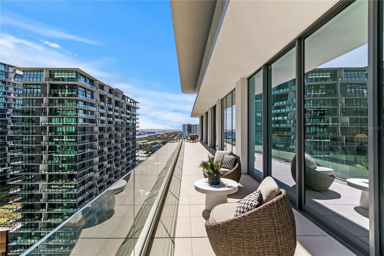 1000 WATER ST #1402