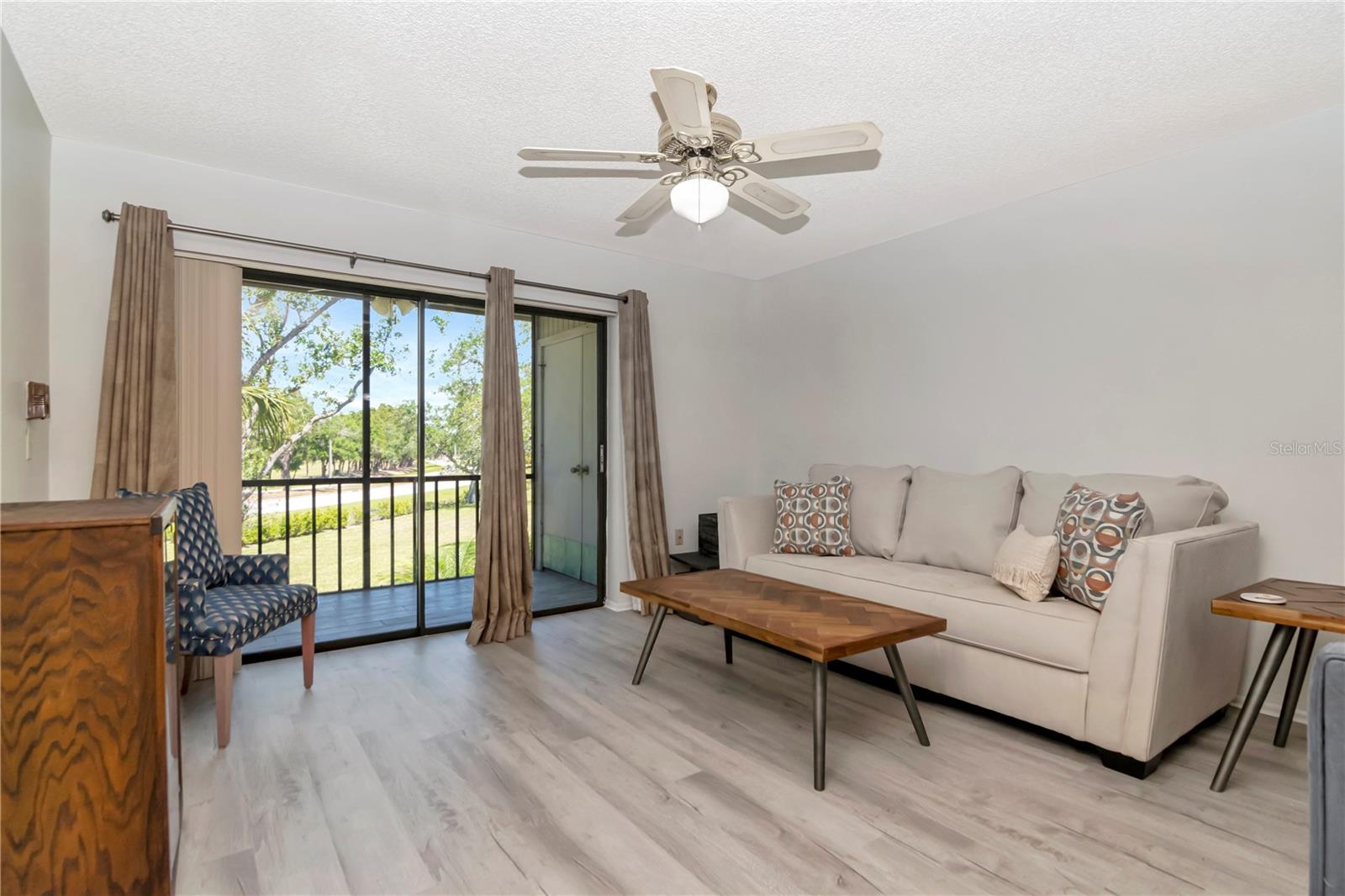 112 W CYPRESS CT