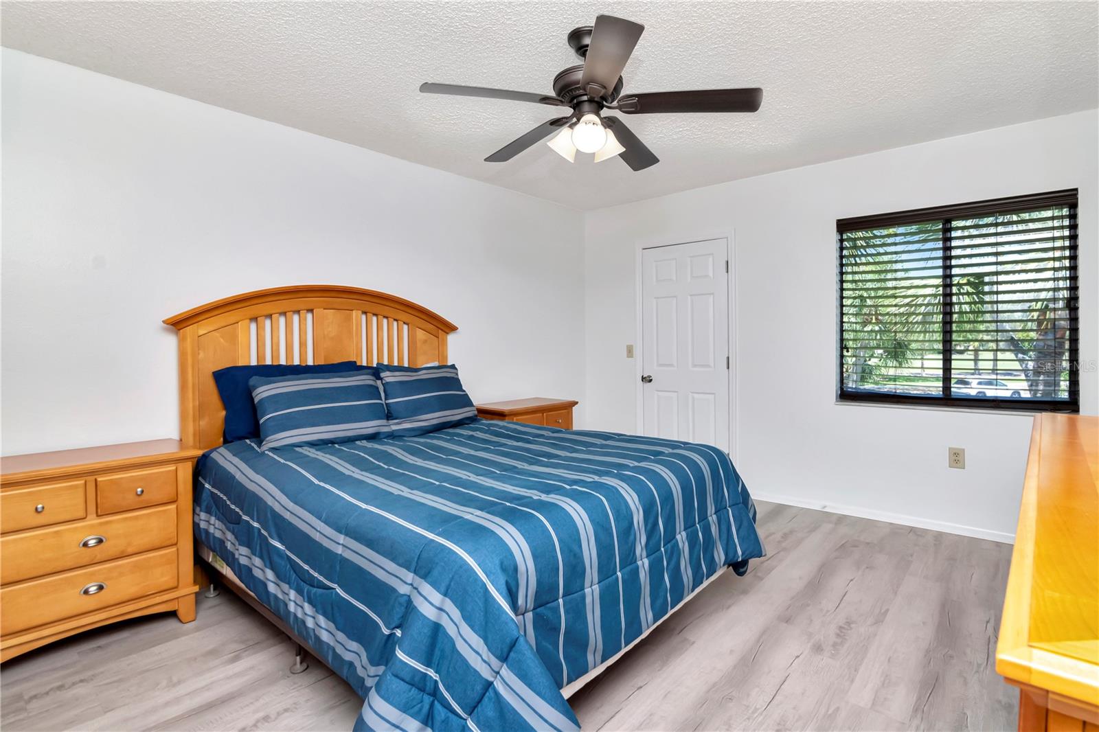 112 W CYPRESS CT
