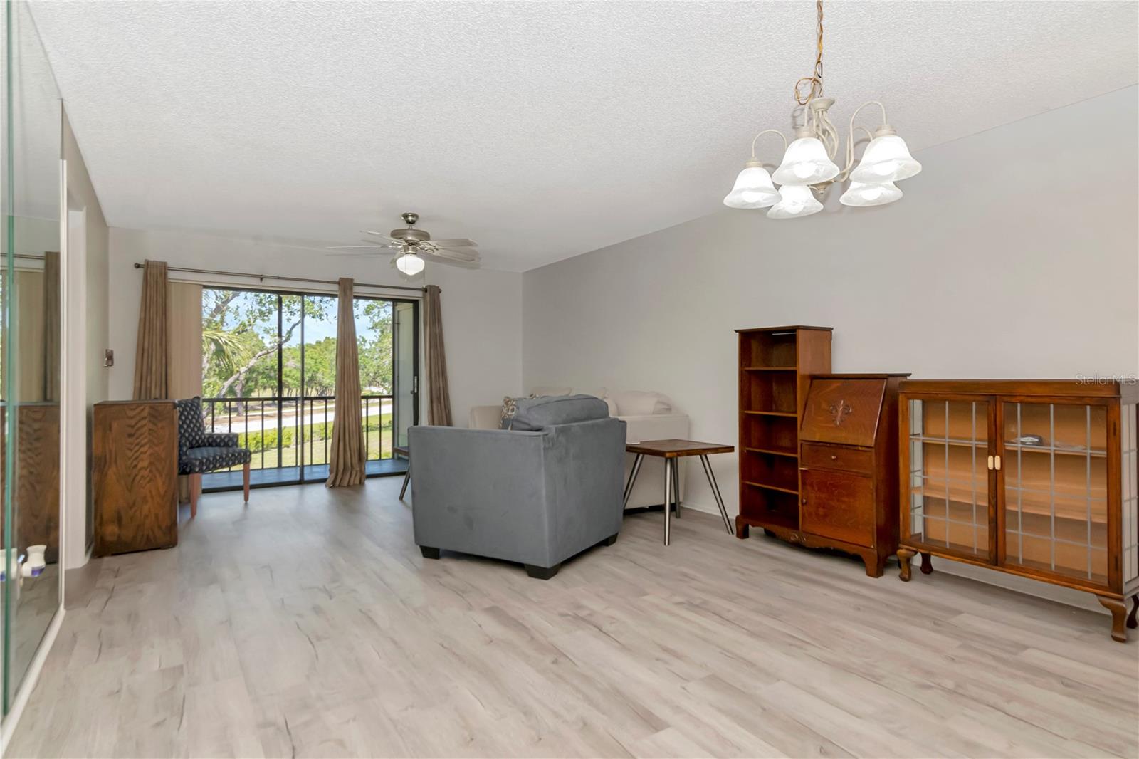 112 W CYPRESS CT
