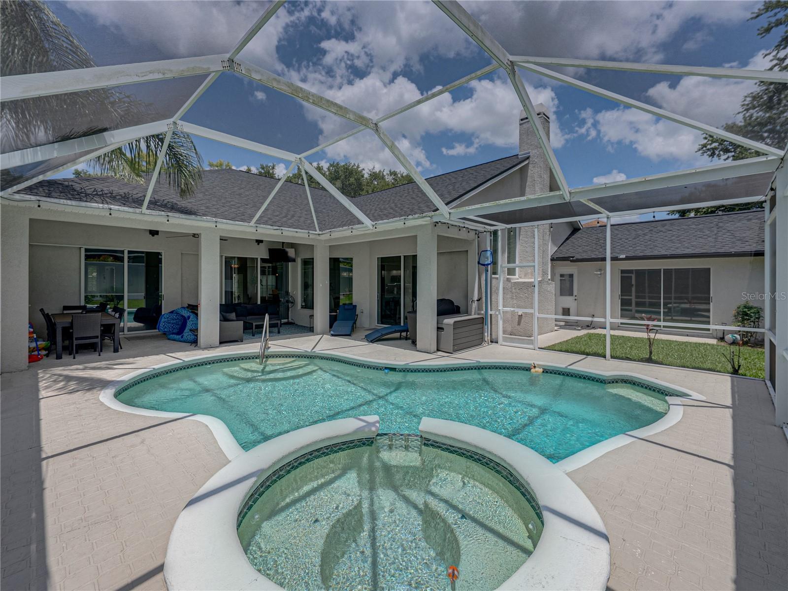 3909 VALRICO GROVE DR