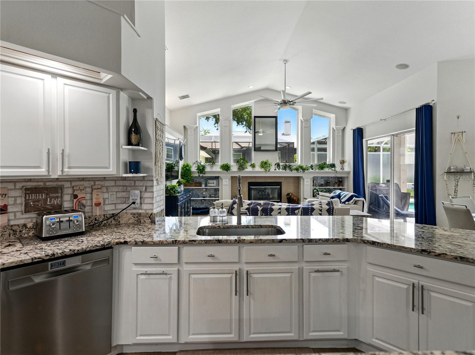 3909 VALRICO GROVE DR