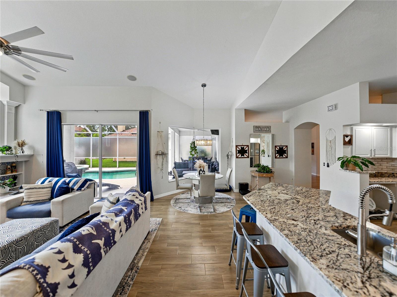 3909 VALRICO GROVE DR