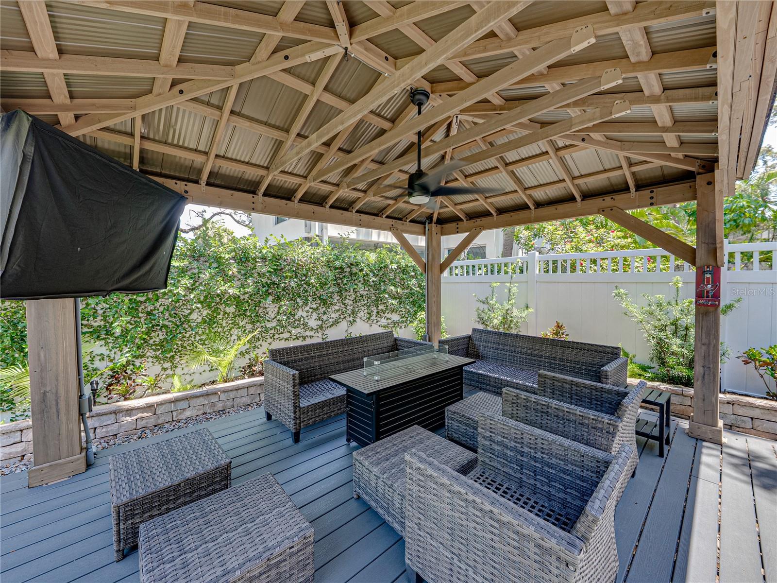 2525 W MARYLAND AVE #B