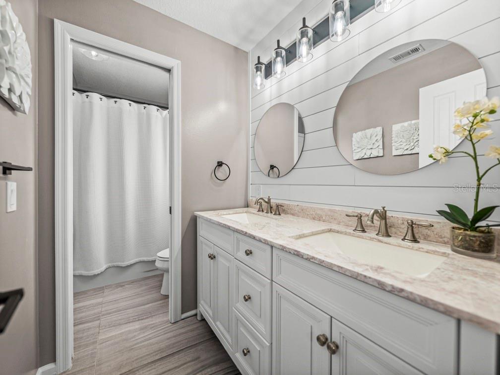 2525 W MARYLAND AVE #B