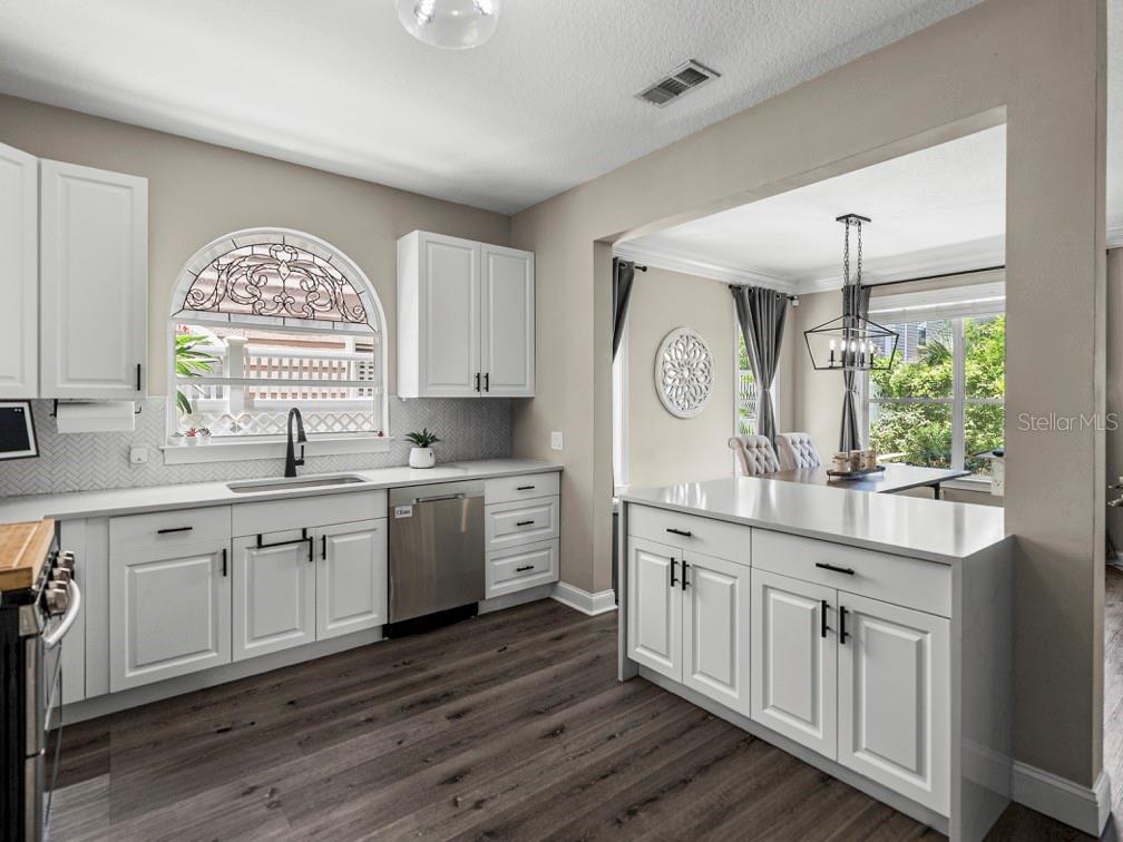 2525 W MARYLAND AVE #B