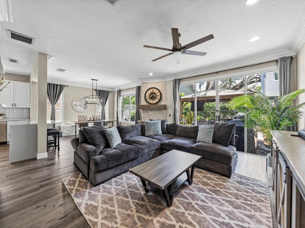 2525 W MARYLAND AVE #B