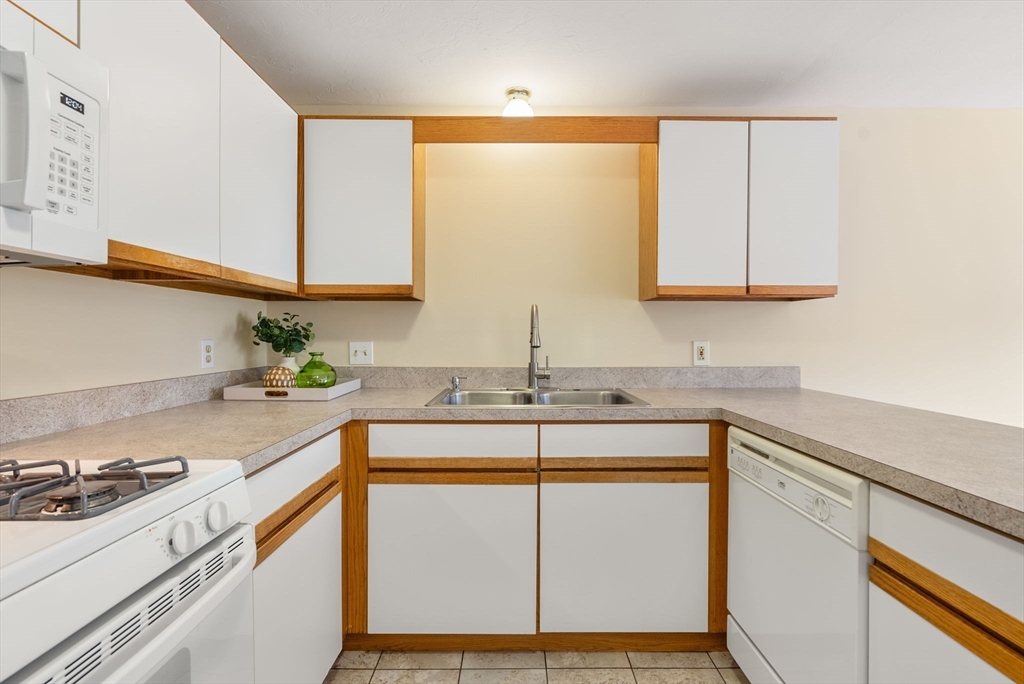 849 Boston Post Rd E # 8C