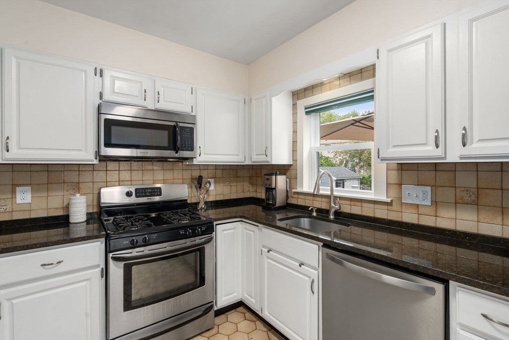 36 Courtney Rd