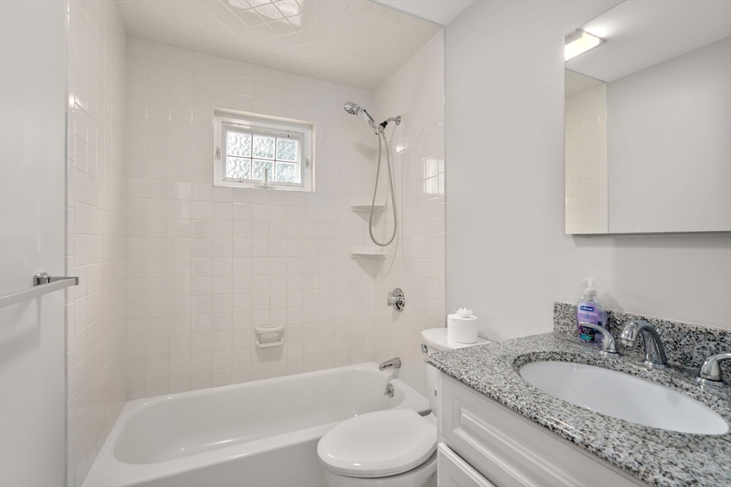 69 Summit Ave, Marlborough