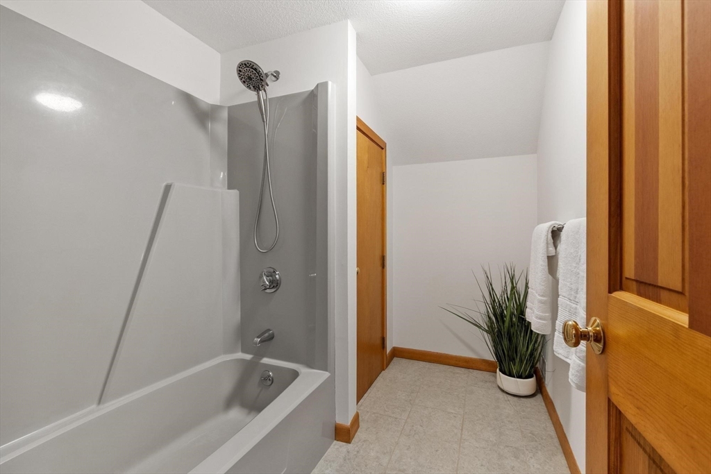 6 Baywoods Dr