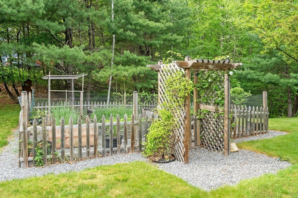 6 Baywoods Dr