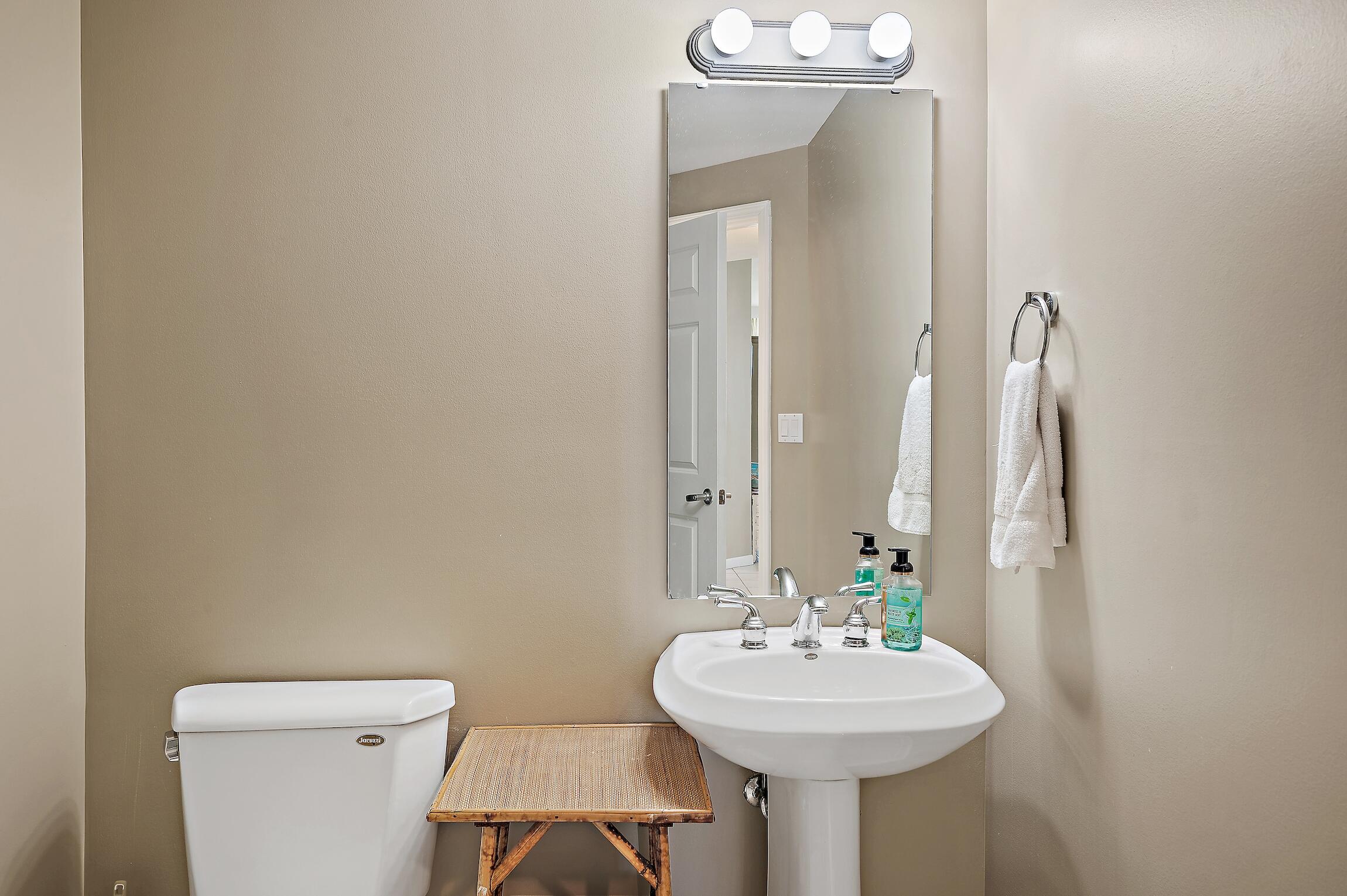 1050 Highway 98, 101E