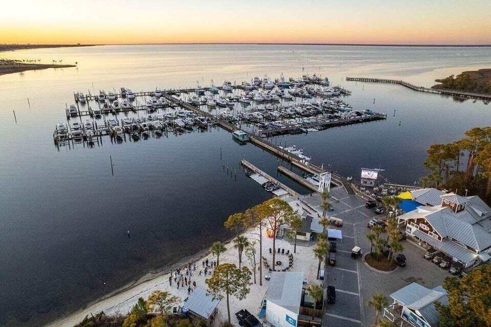 9100 Baytowne Wharf 364