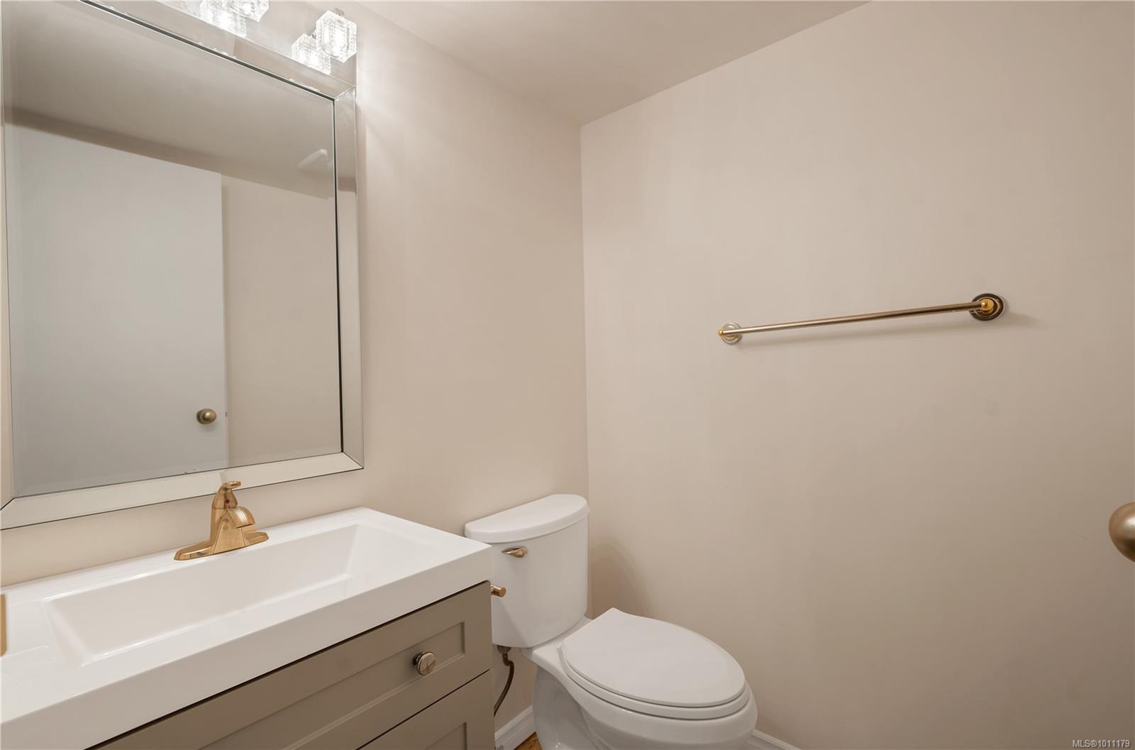 585 Dogwood St S # 201