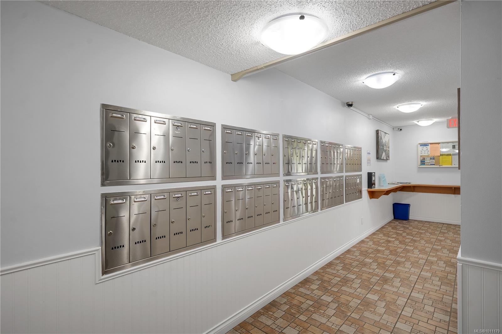 585 Dogwood St S # 201