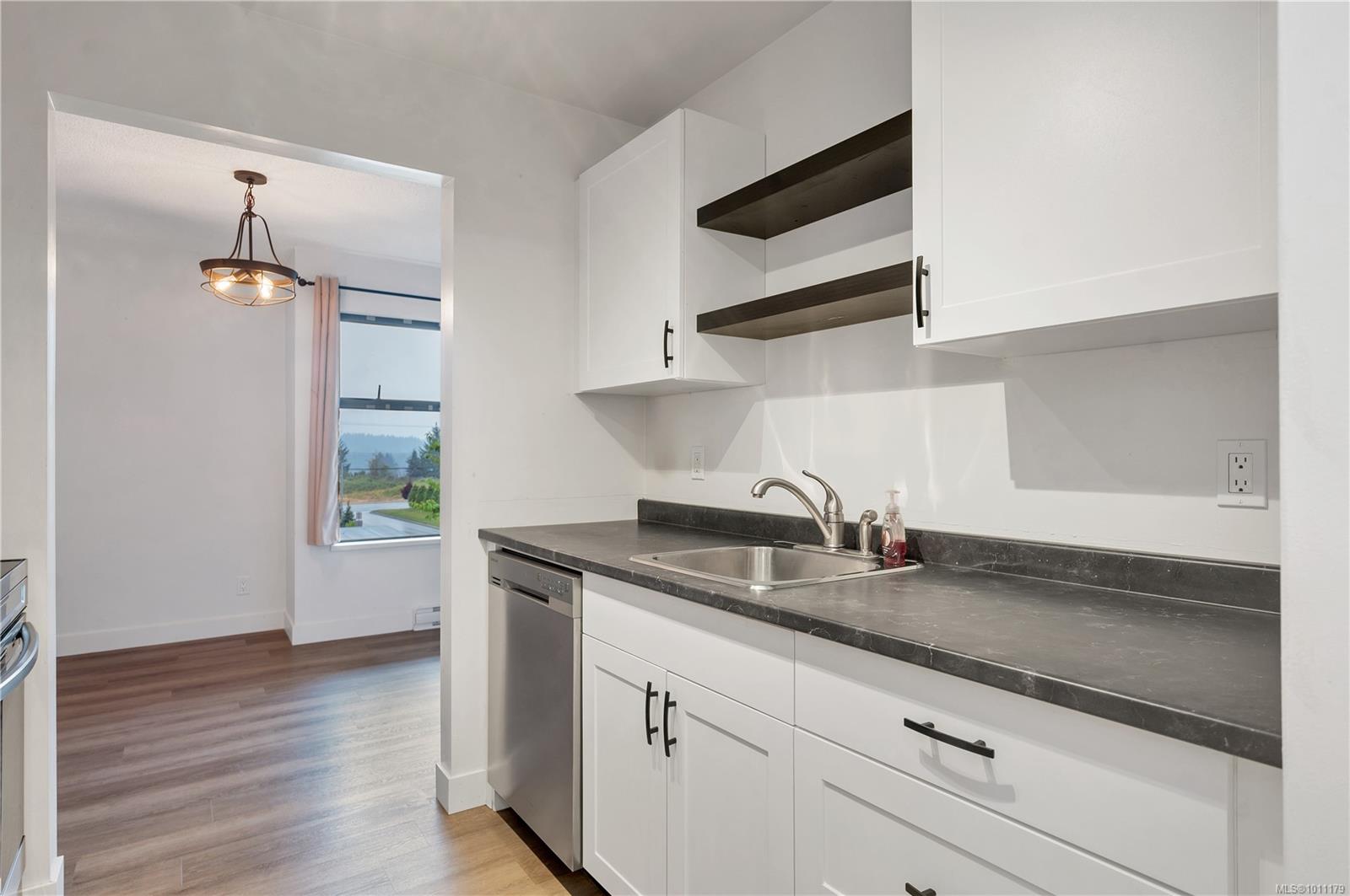 585 Dogwood St S # 201