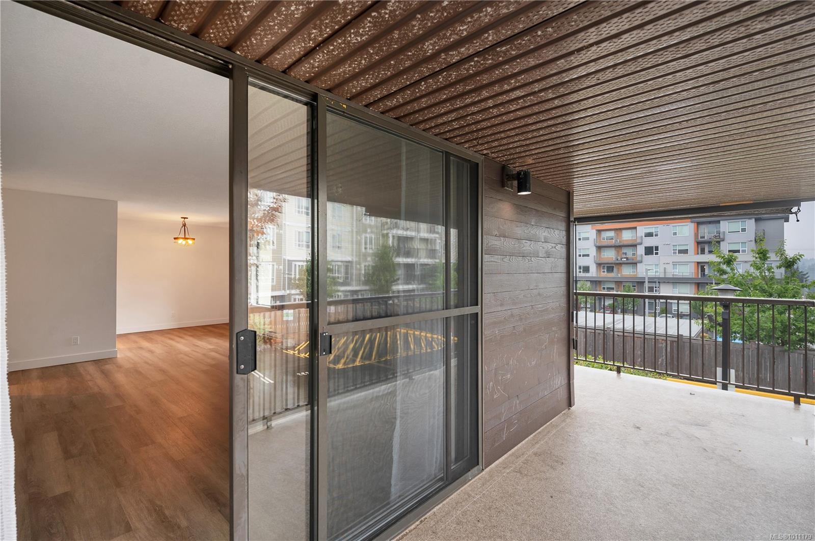 585 Dogwood St S # 201