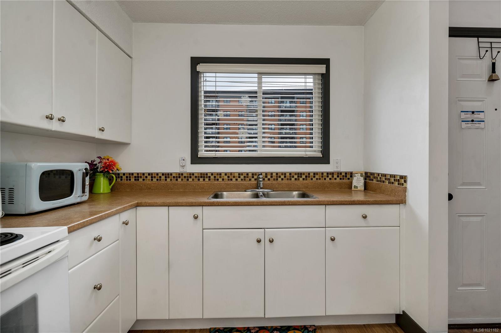 824 Island Hwy S # 105