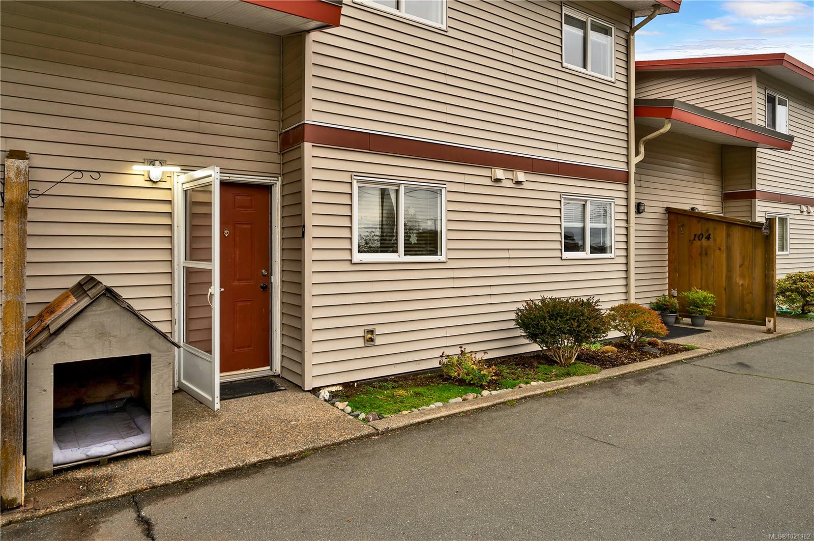 824 Island Hwy S # 105