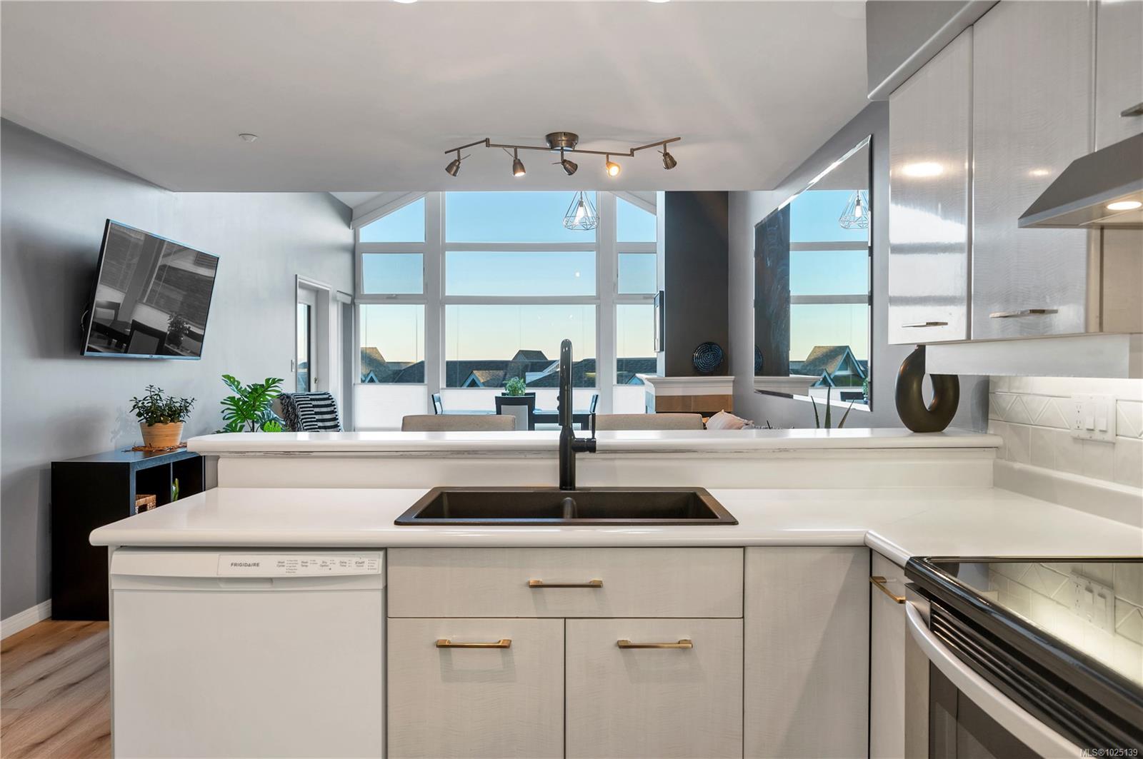 350 Island Hwy S # 407