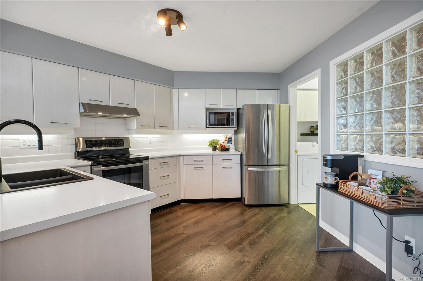 350 Island Hwy S # 407