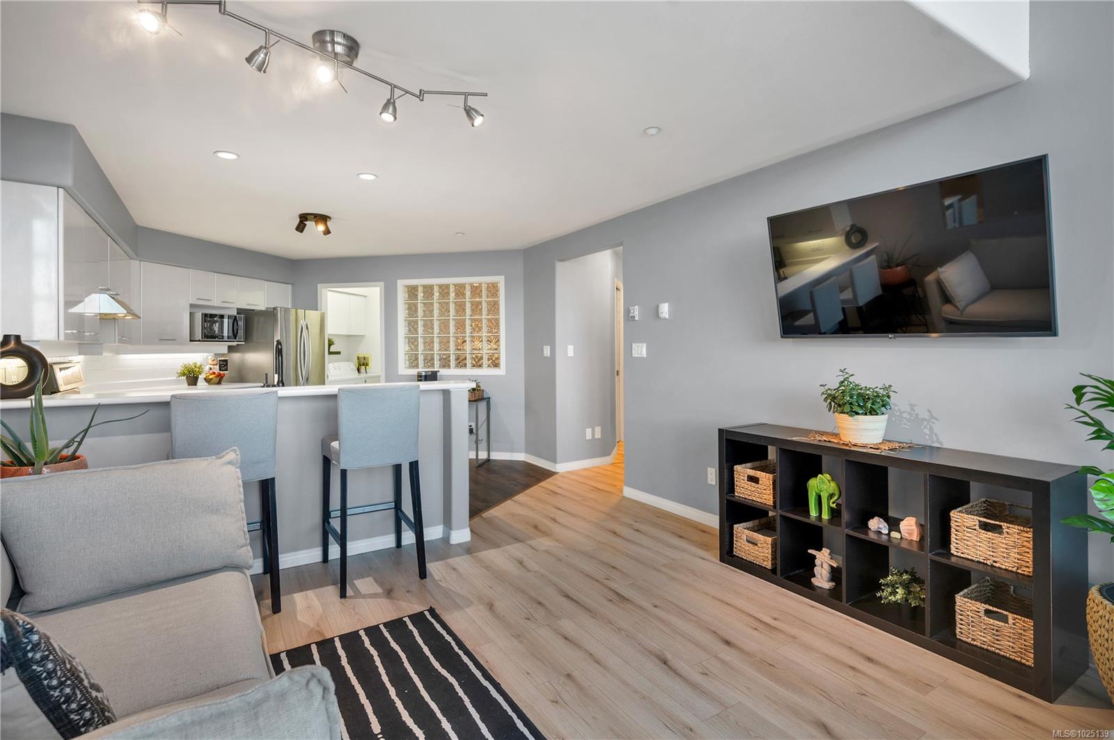 350 Island Hwy S # 407