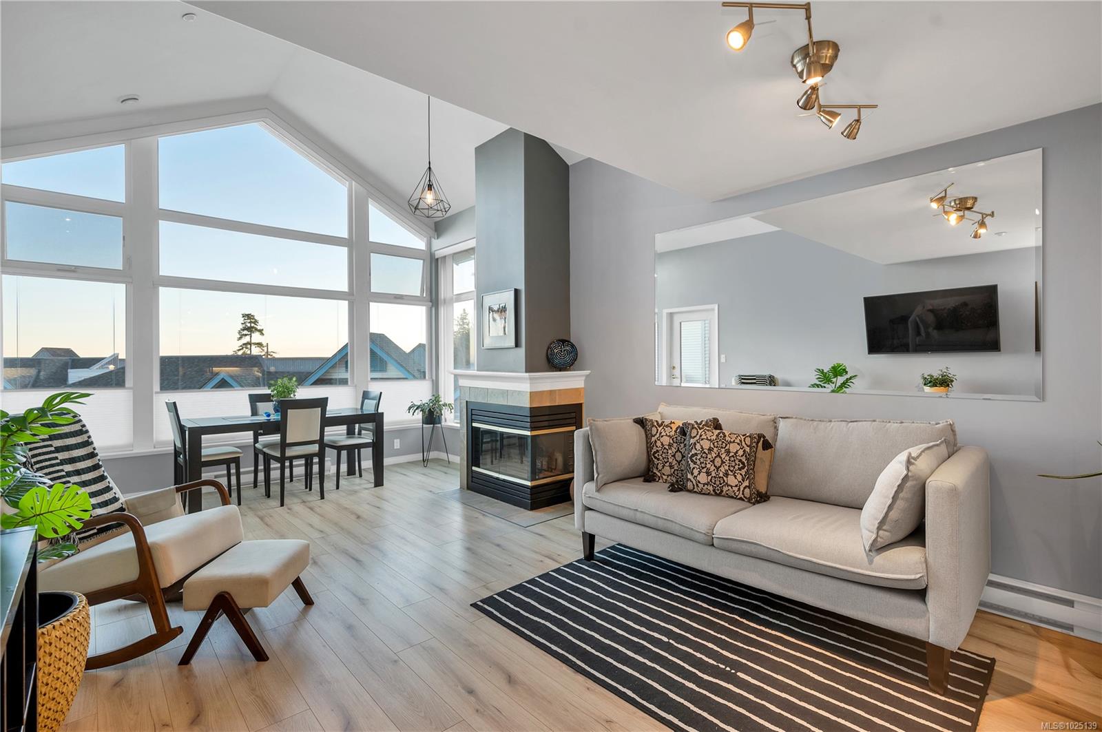 350 Island Hwy S # 407