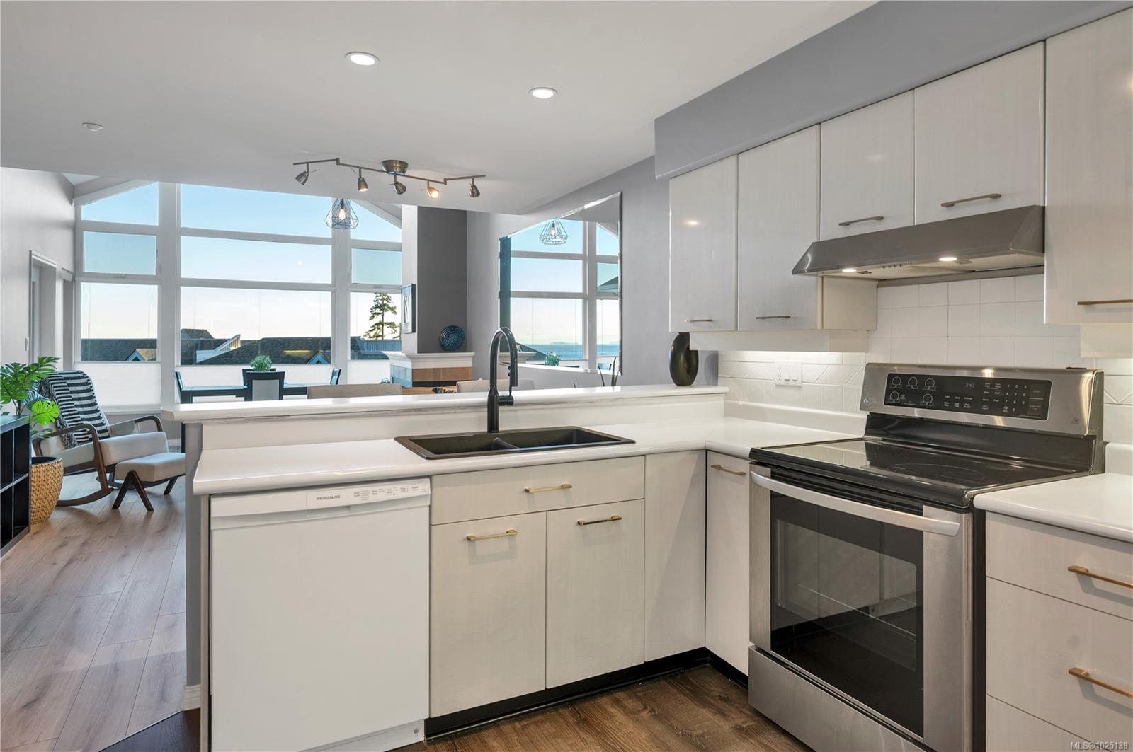 350 Island Hwy S # 407