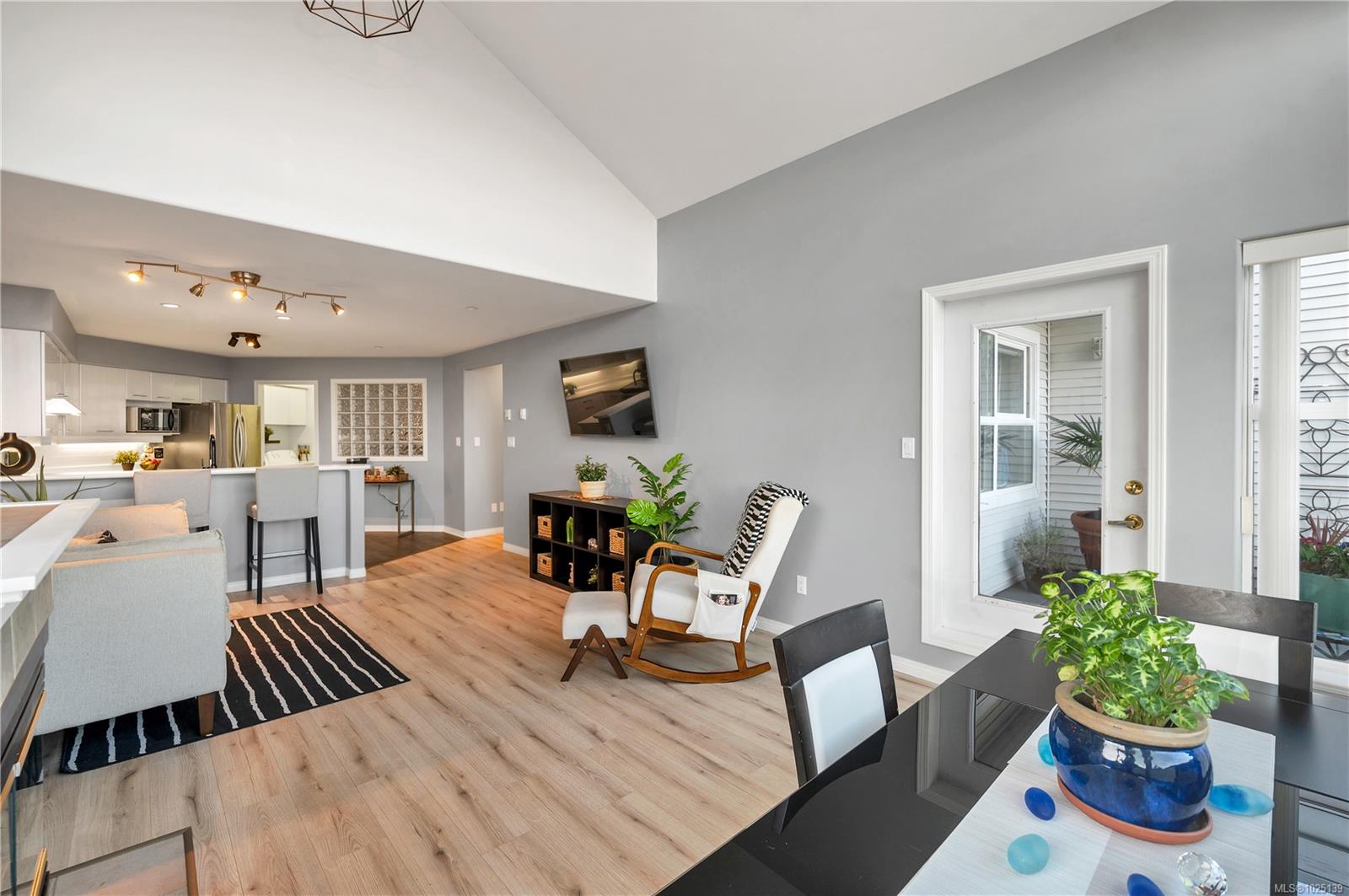 350 Island Hwy S # 407