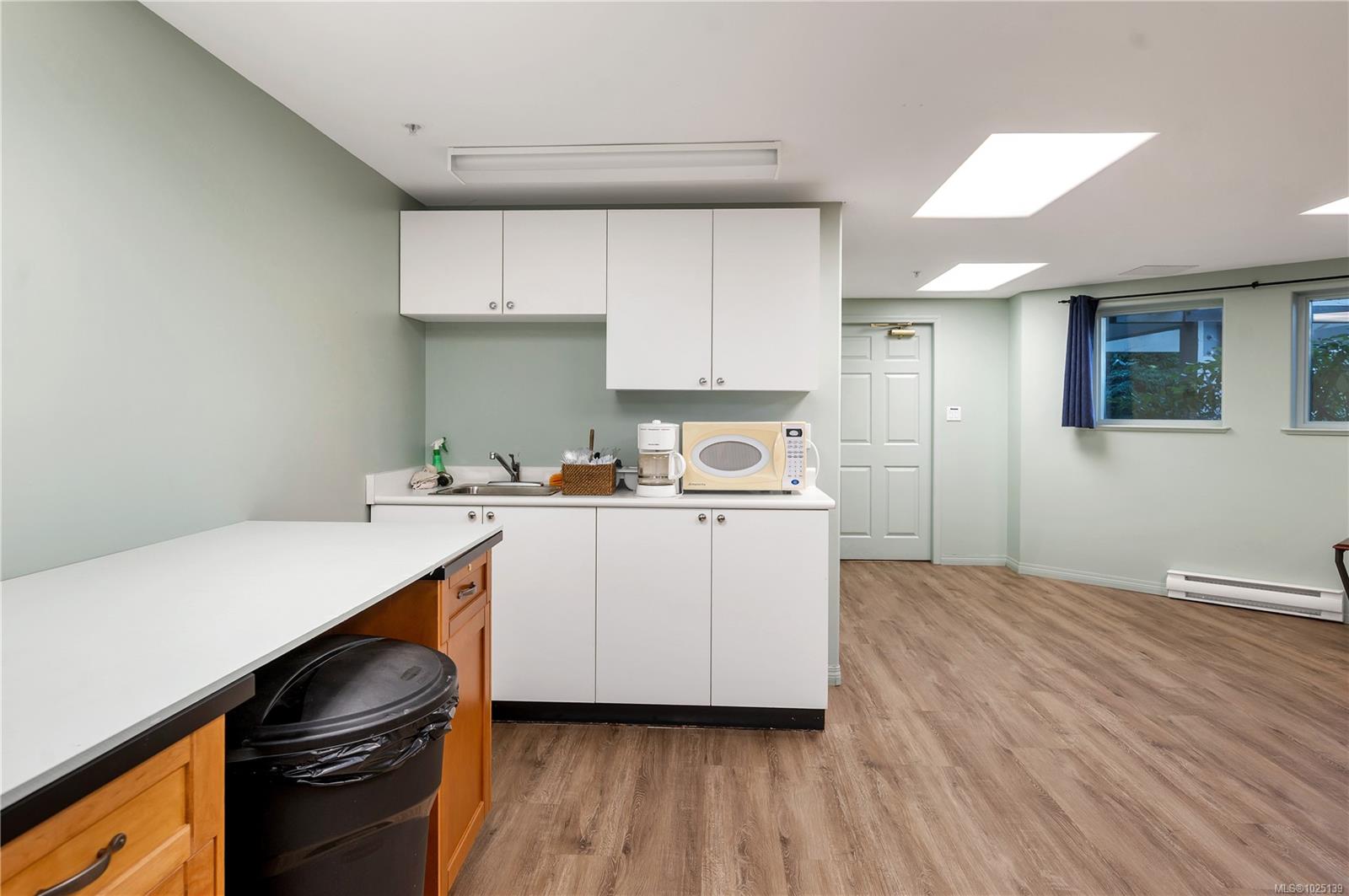 350 Island Hwy S # 407