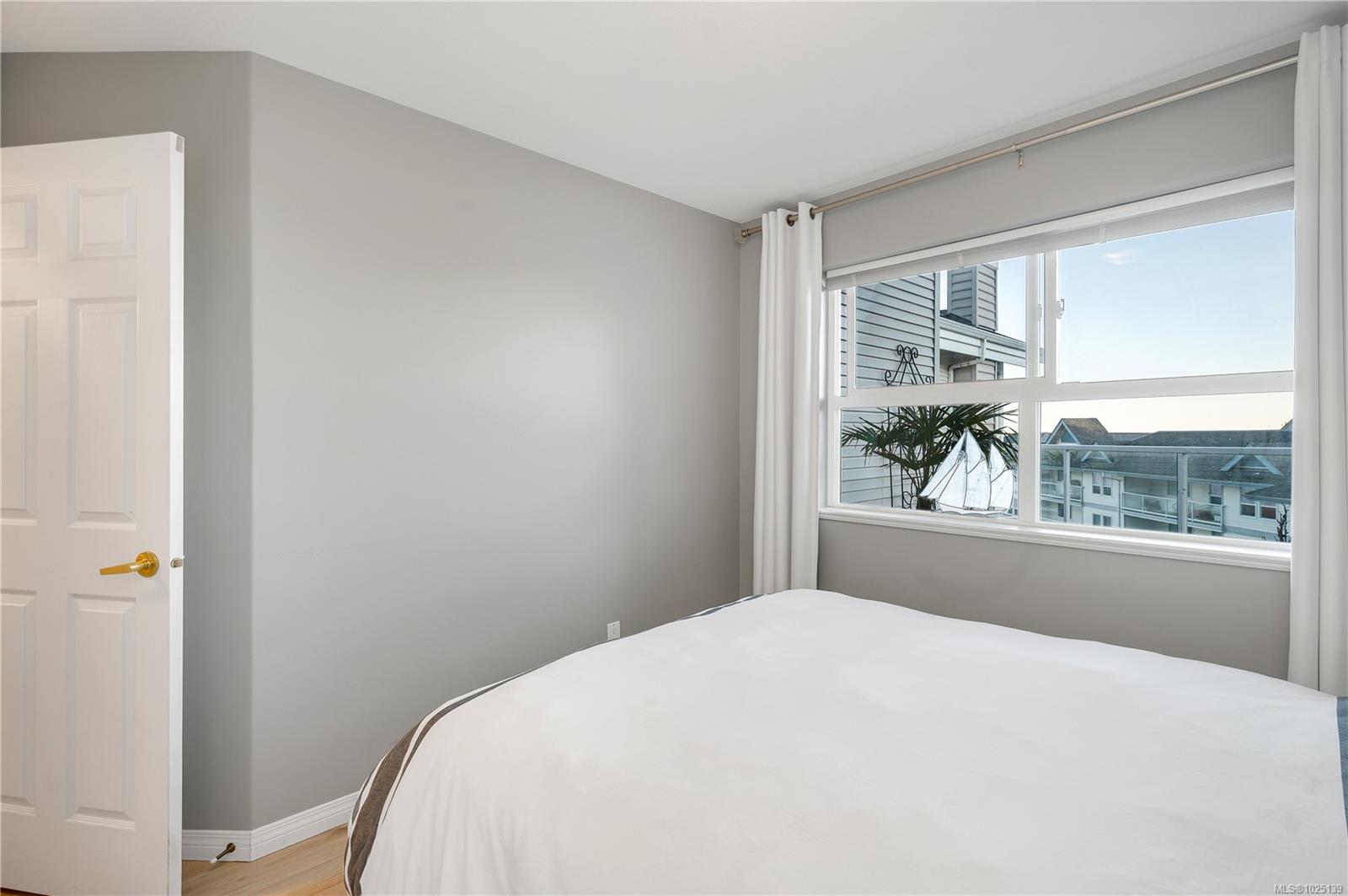 350 Island Hwy S # 407