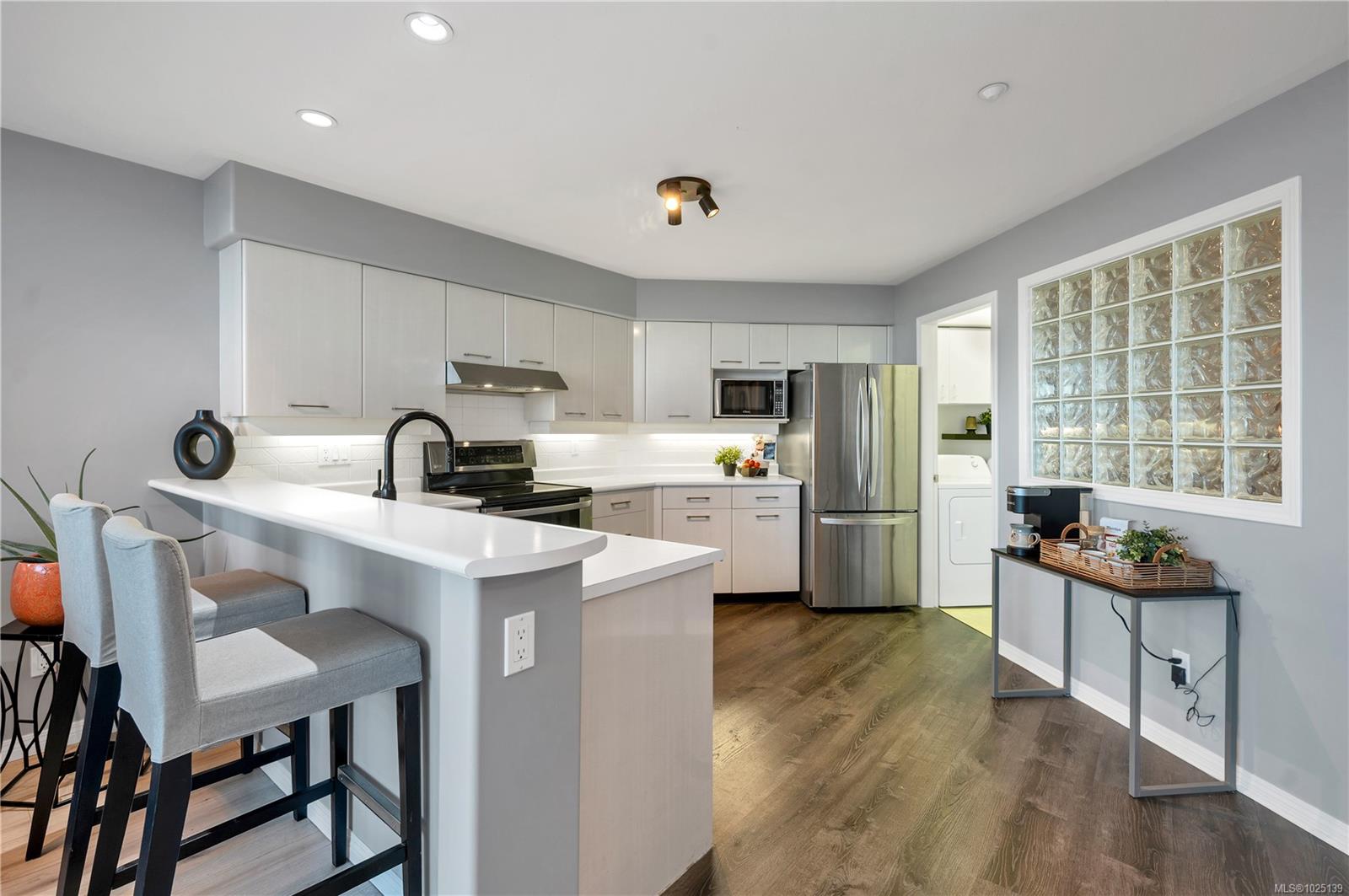 350 Island Hwy S # 407