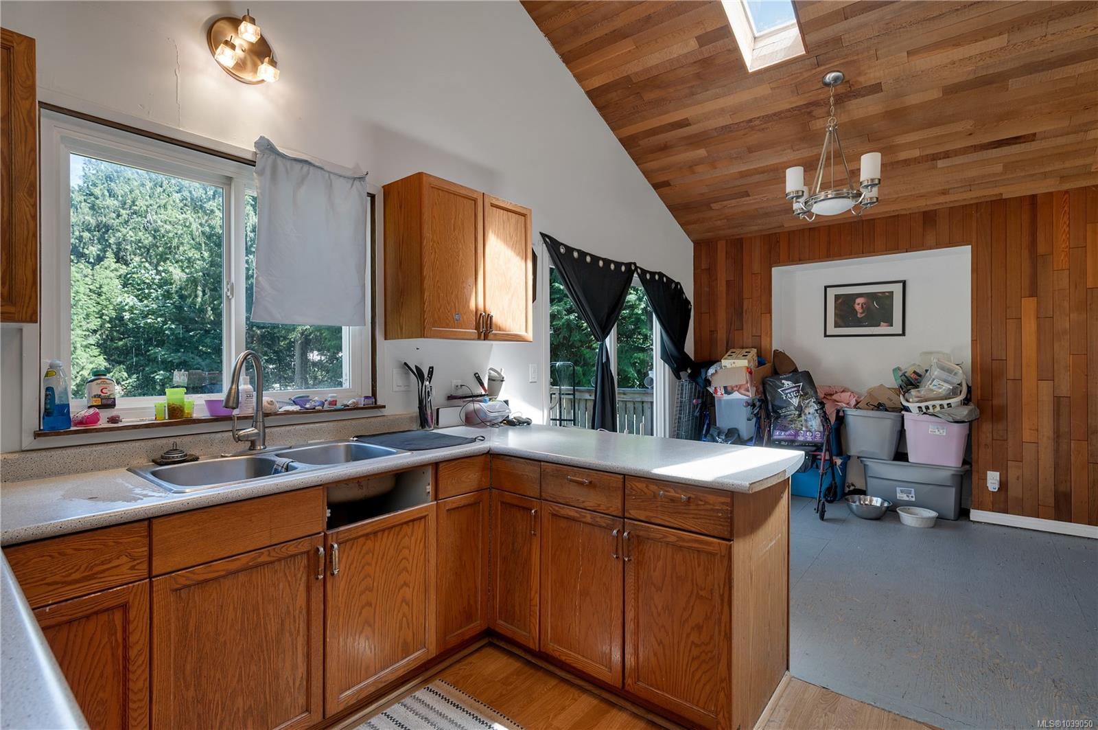 1376 Hooley Rd