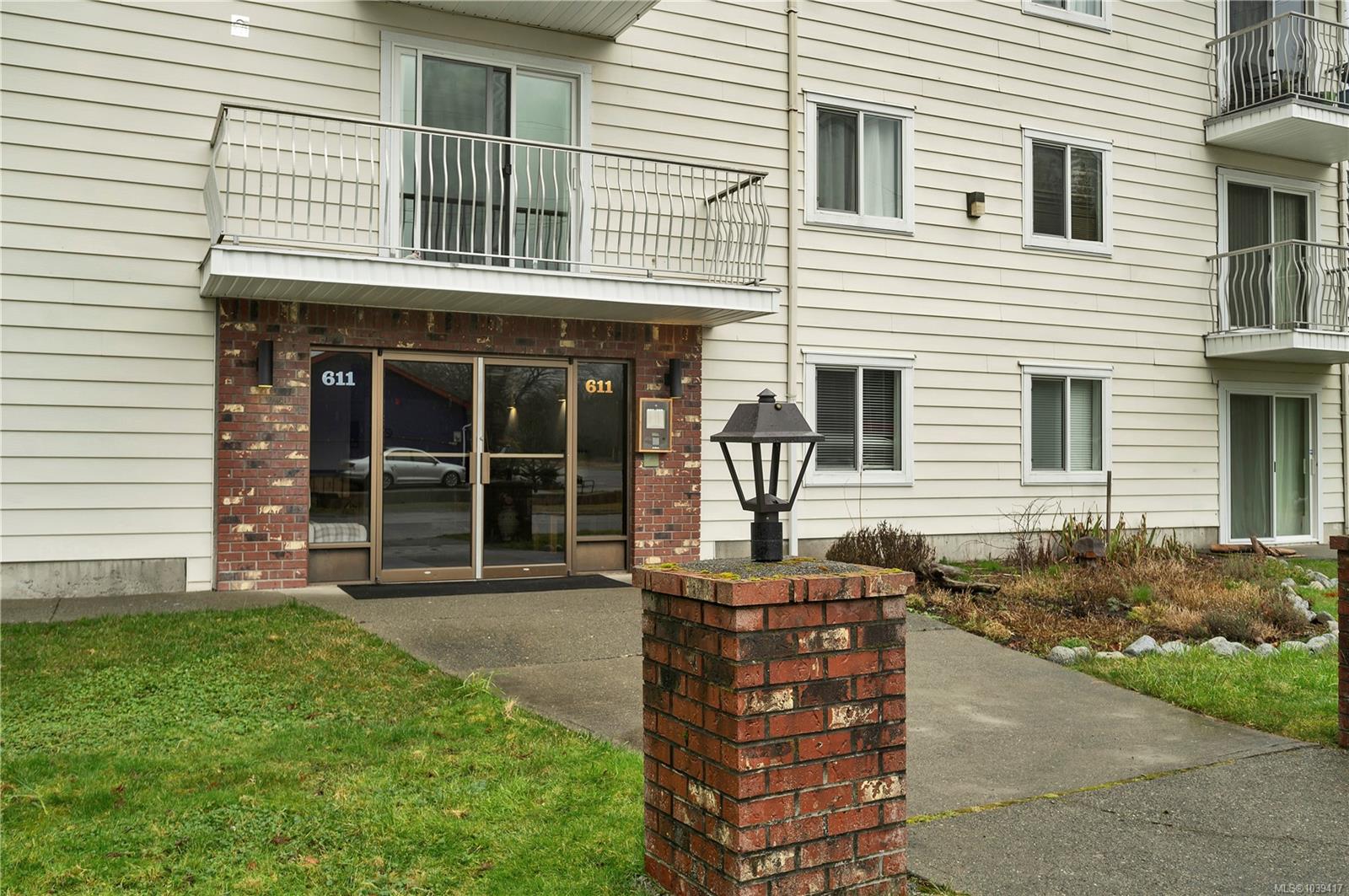 611 MacMillan Dr #307