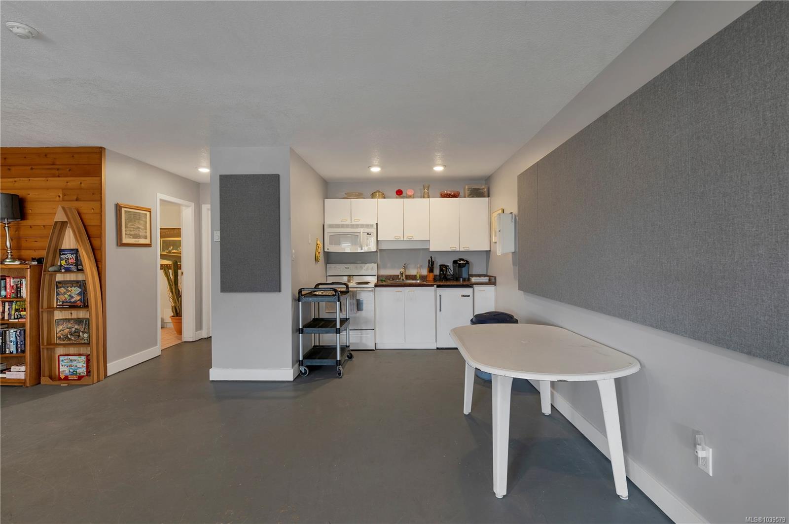 27 Island Hwy S #1202