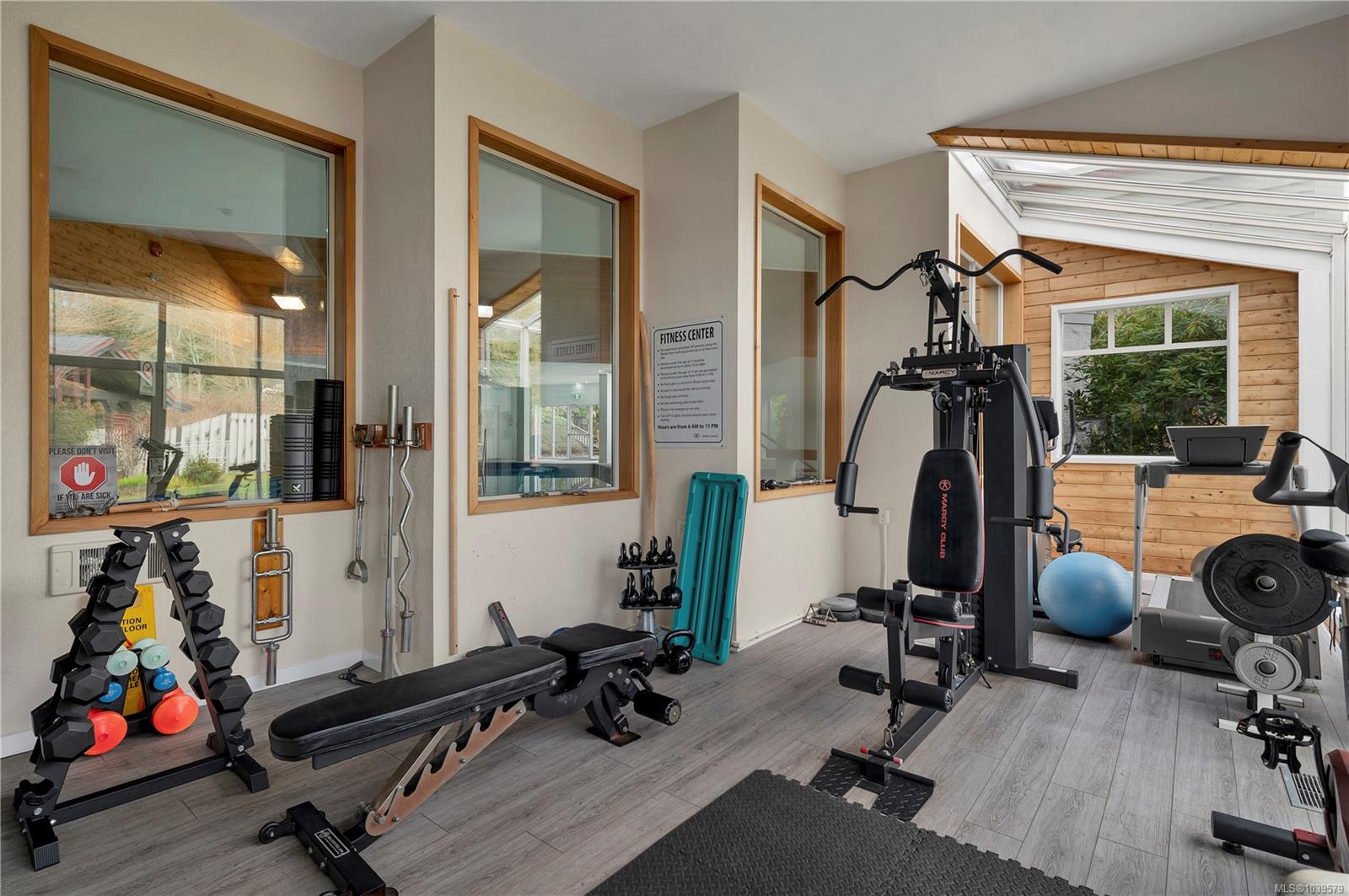 27 Island Hwy S #1202