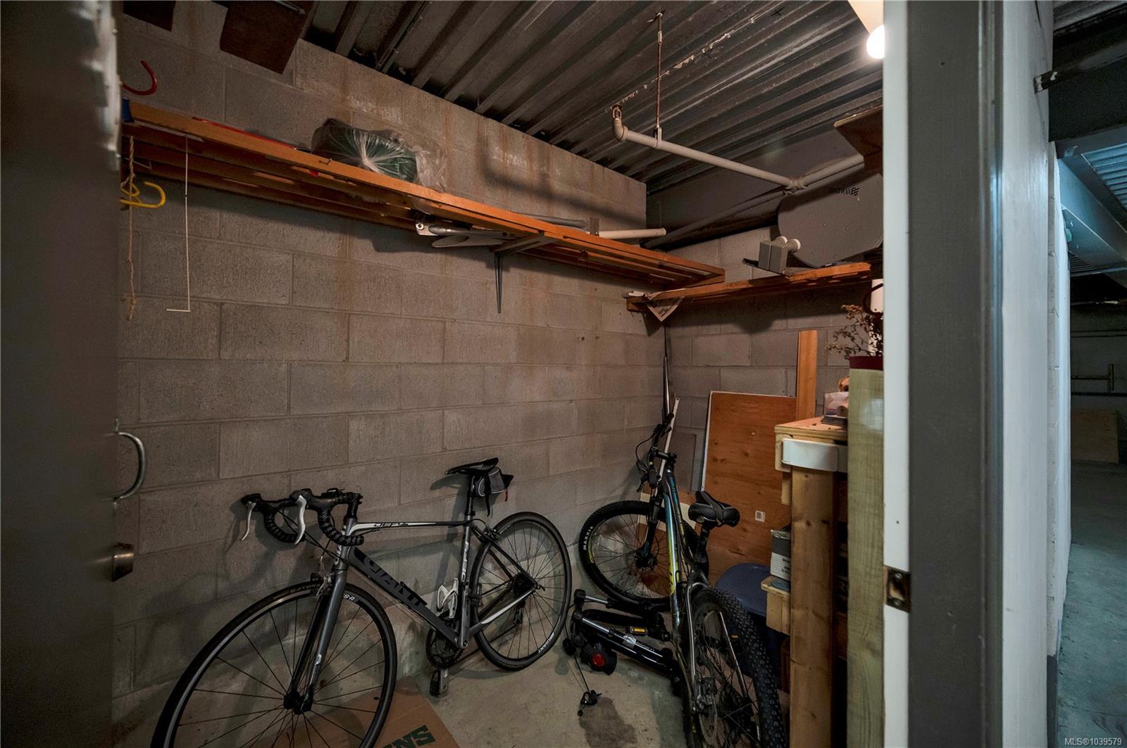 27 Island Hwy S #1202
