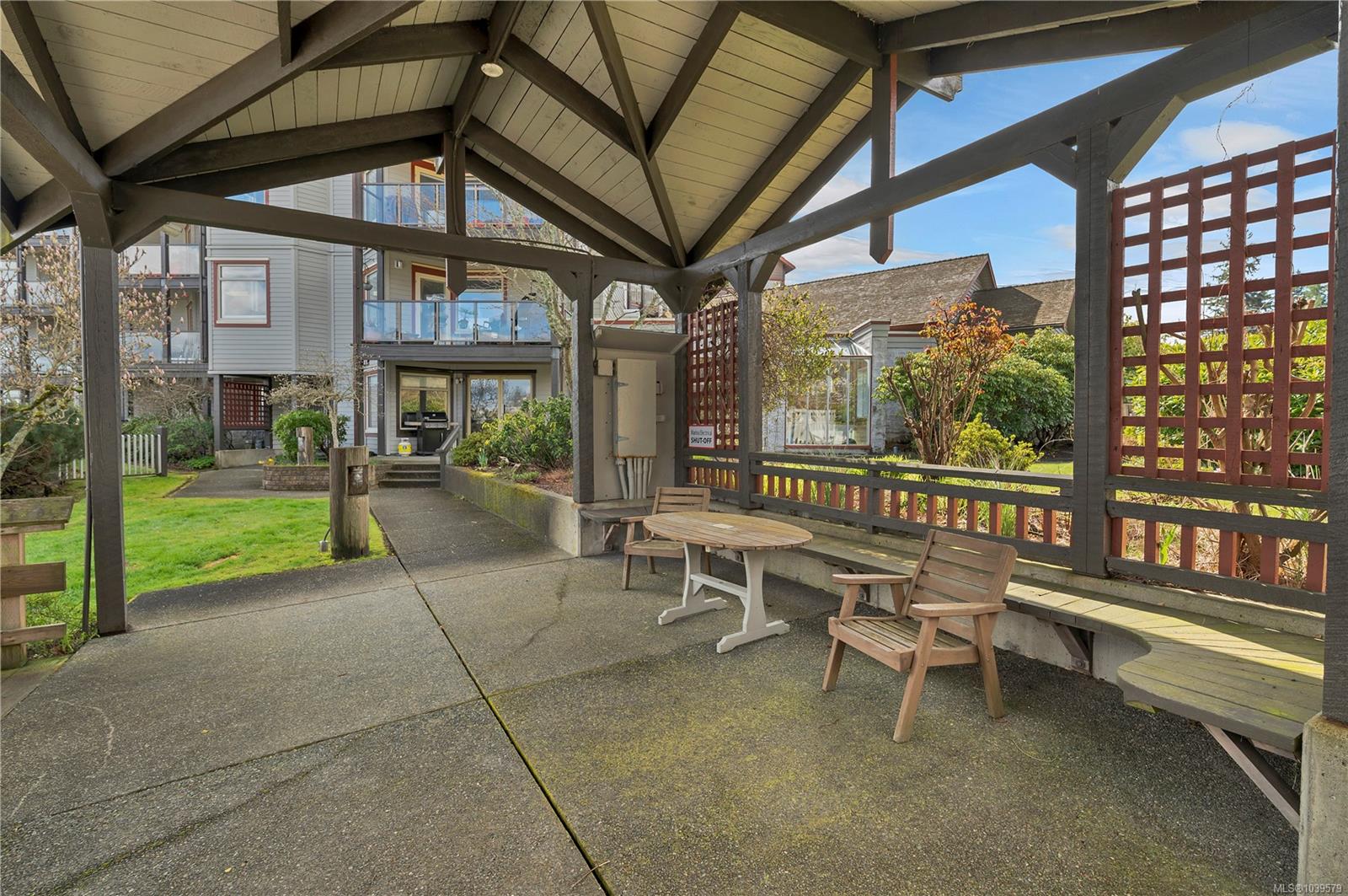 27 Island Hwy S #1202