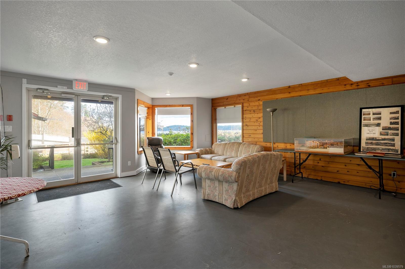 27 Island Hwy S #1202