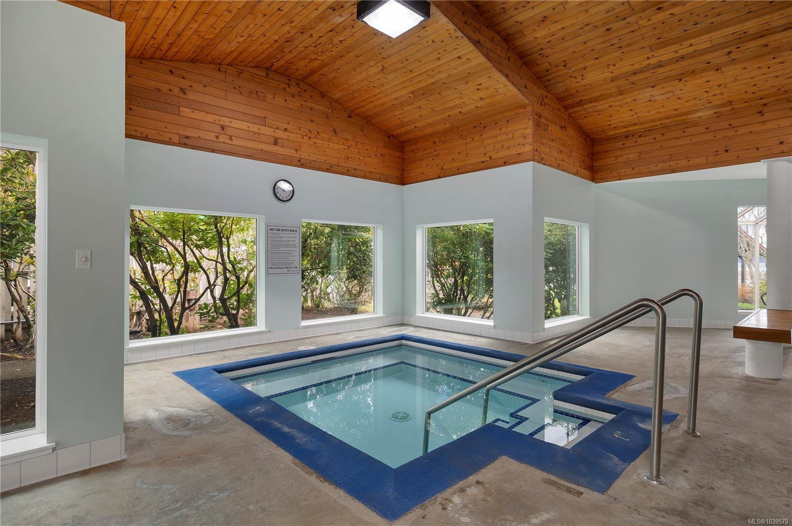 27 Island Hwy S #1202