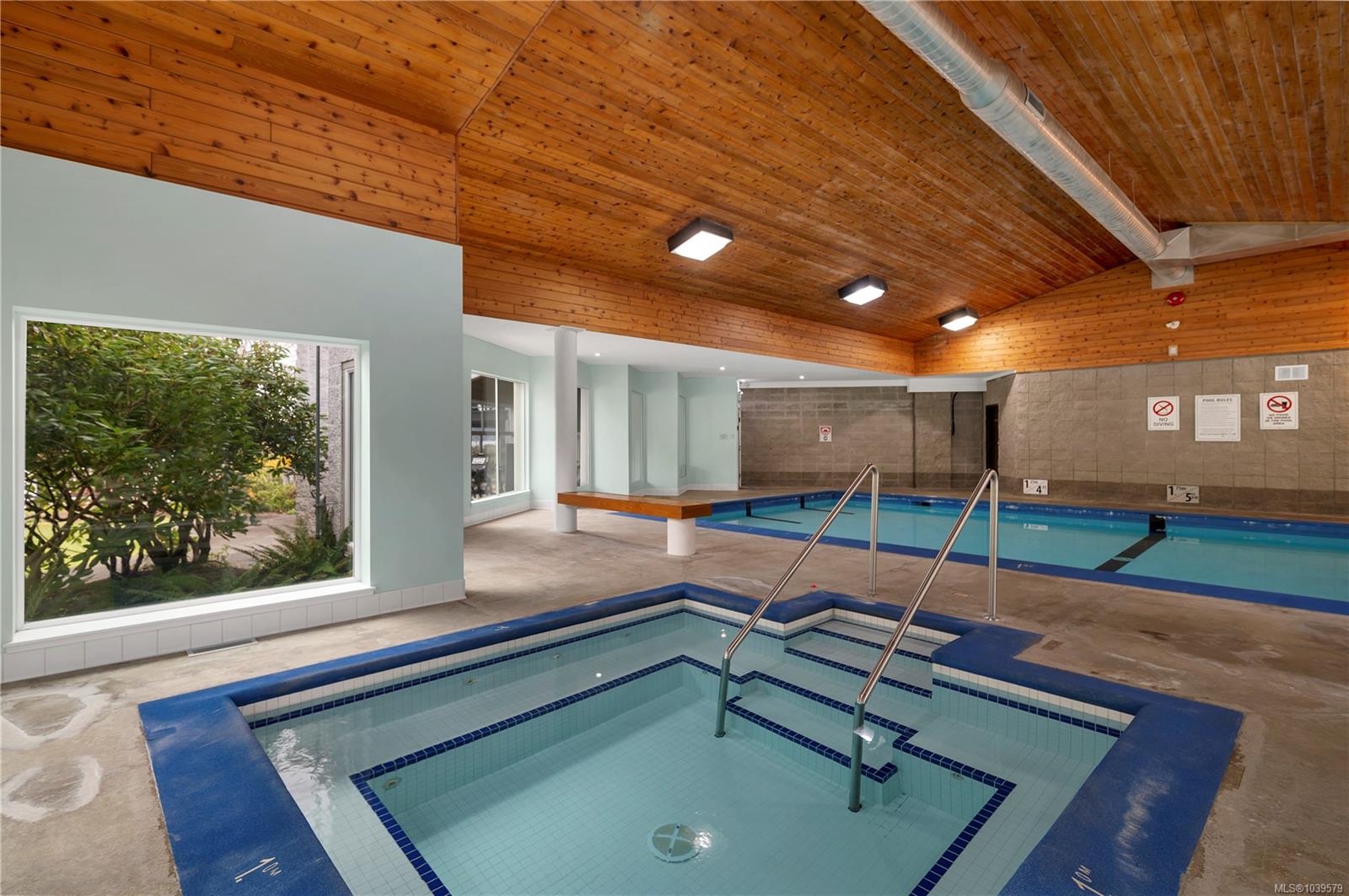 27 Island Hwy S #1202