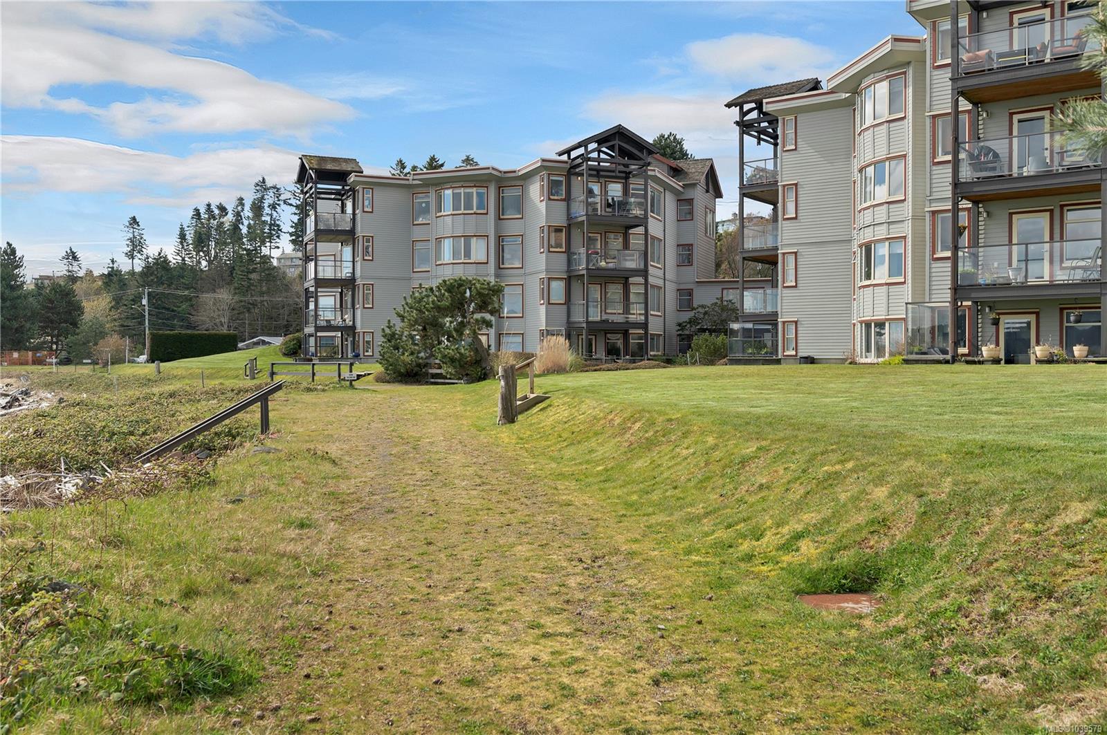 27 Island Hwy S #1202