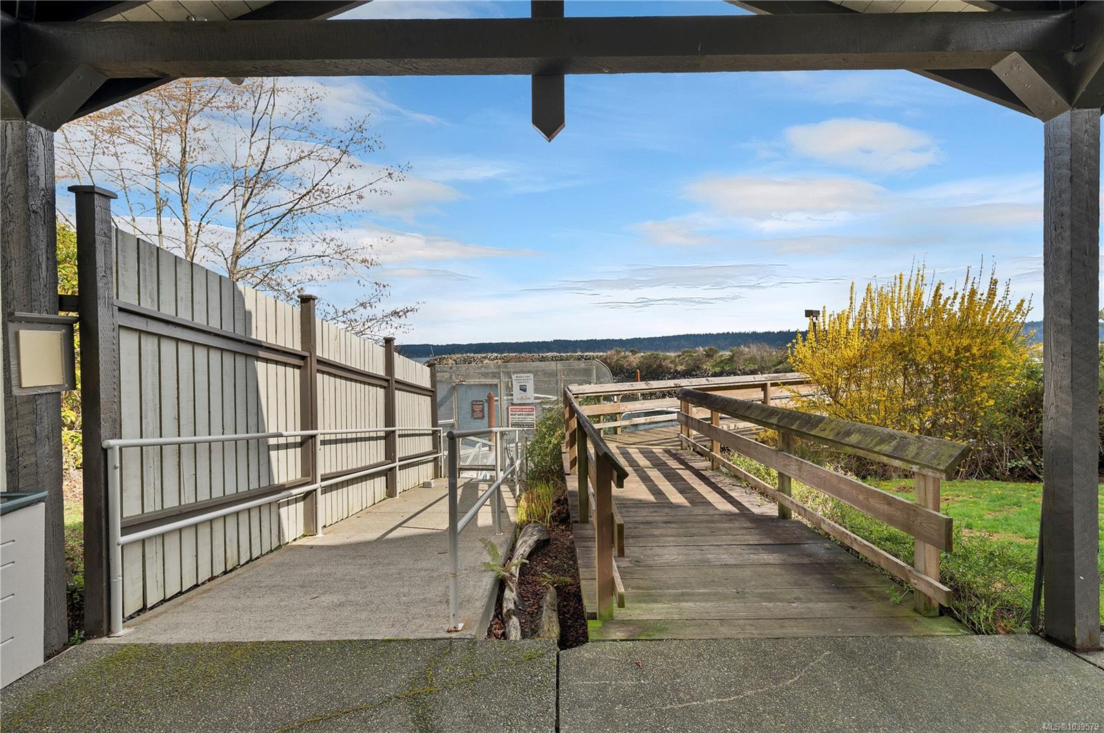 27 Island Hwy S #1202