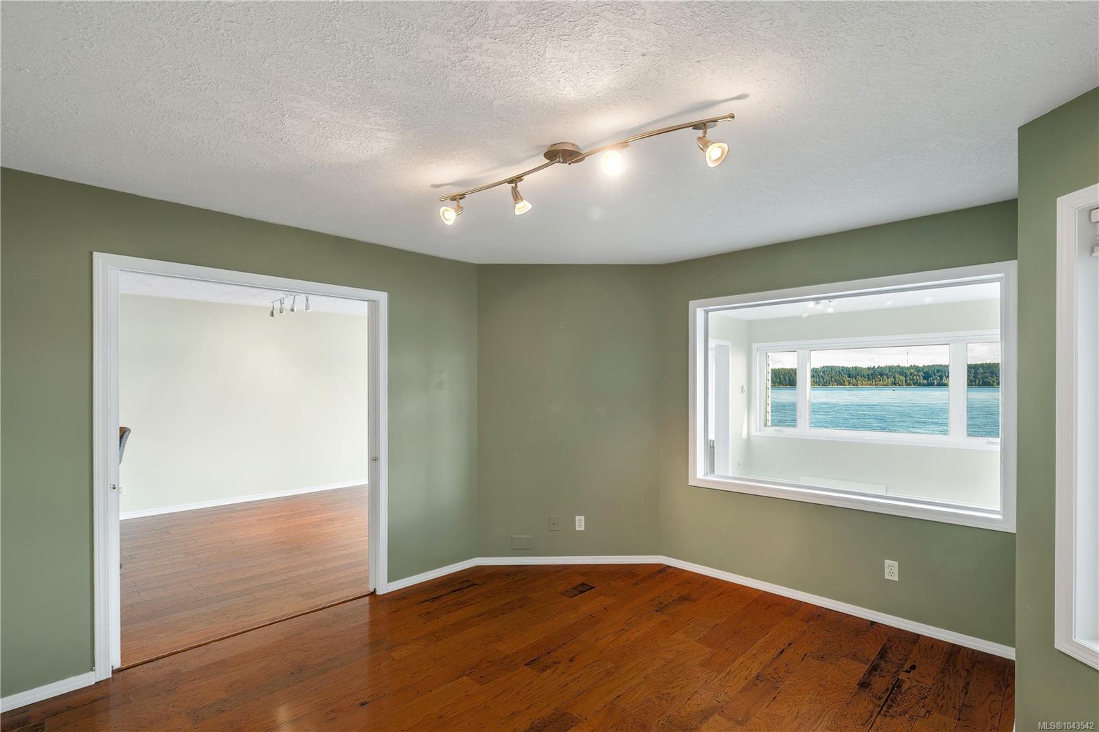 553 Island Hwy #2