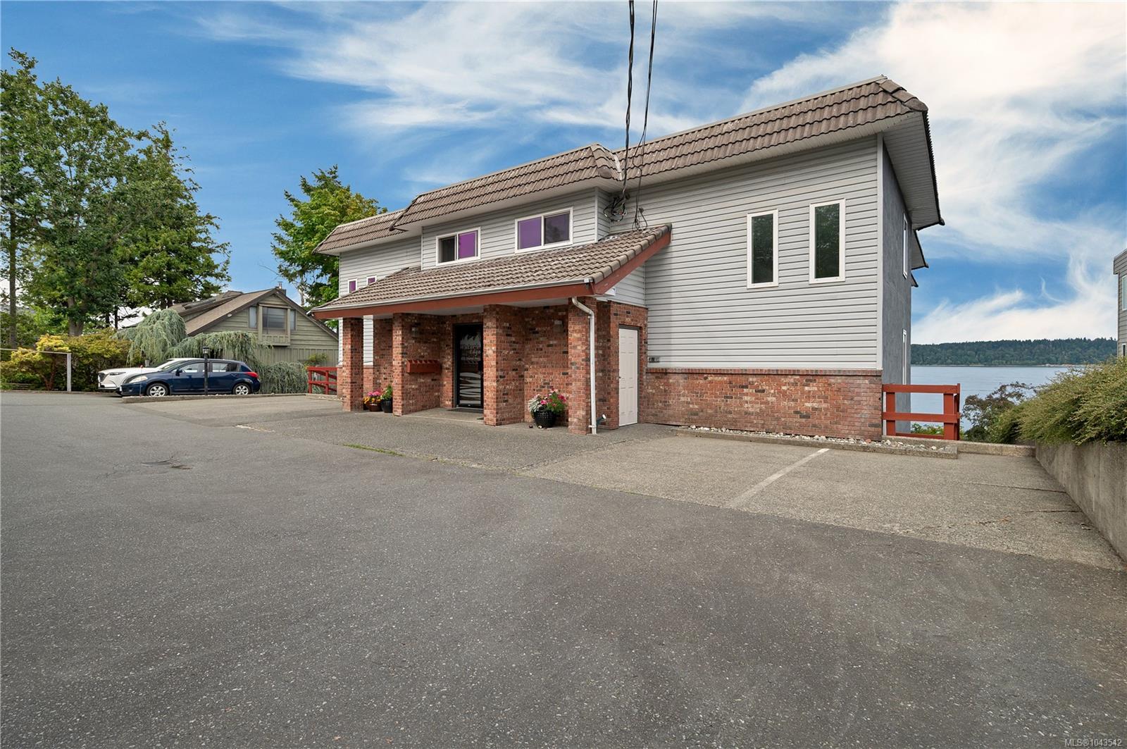 553 Island Hwy #2