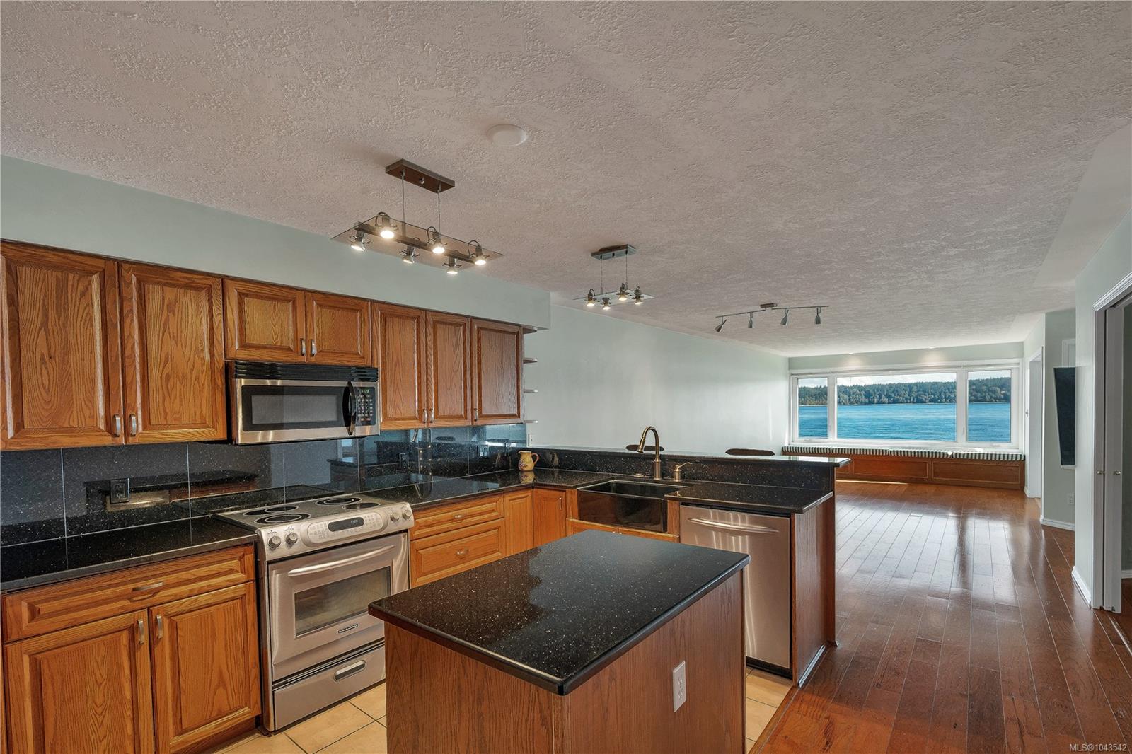 553 Island Hwy #2