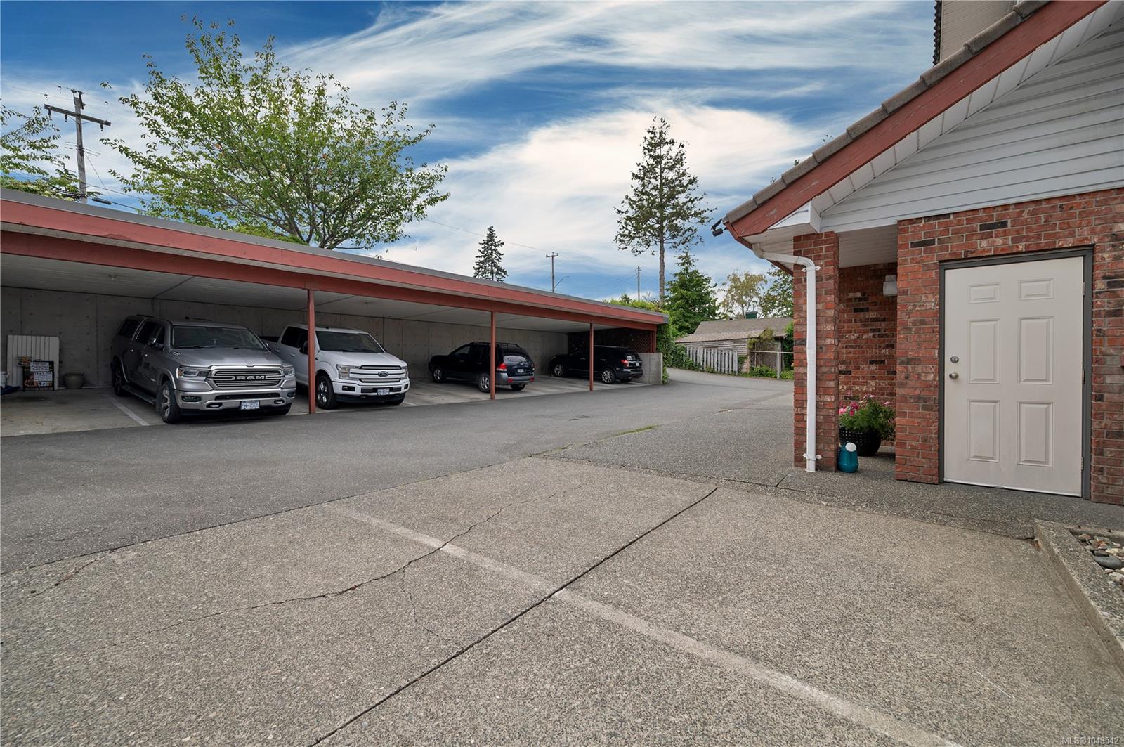 553 Island Hwy #2