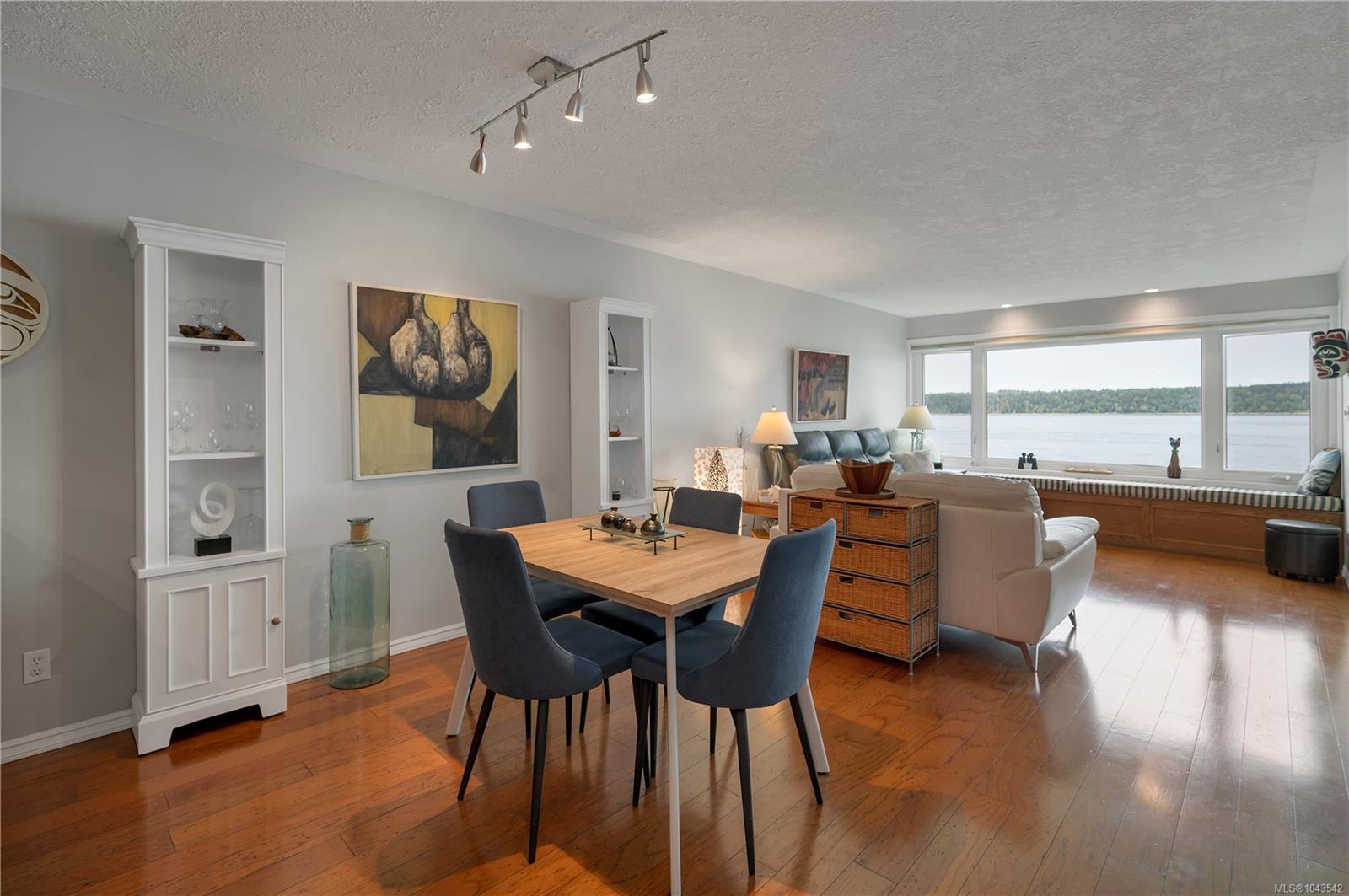 553 Island Hwy #2